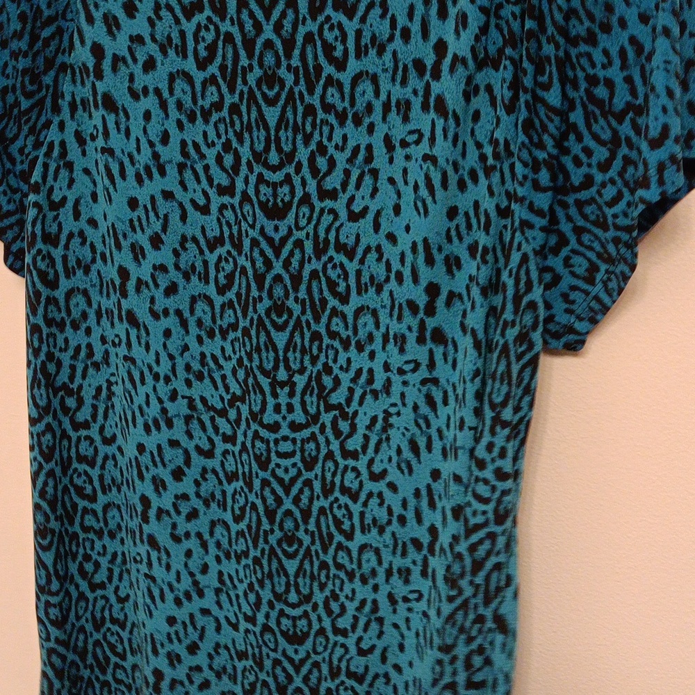 Ladies top - Picture 3 of 3